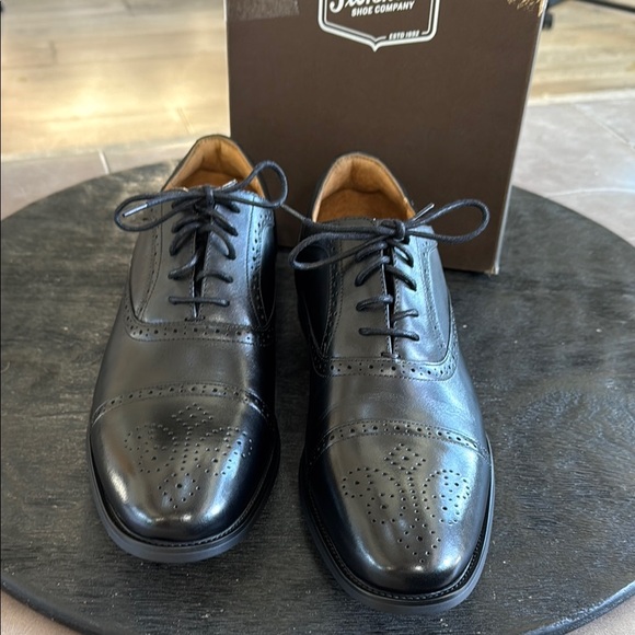 Johnston & Murphy Black Leather Oxfords with Wingtip Design - Picture 1 of 5
